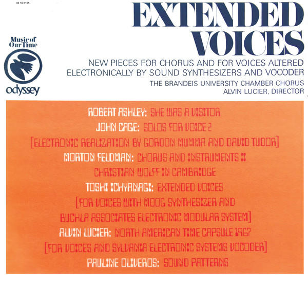 Copertina del disco "Extended voices - new pieces for chorus and for voices altered electronically by sound synthesizers and vocoder", con The Brandeis University Chamber Chorus, Alvin Lucier DIrector. QUeste scritte campeggiano su sfondo bianco a destra in alto, il titolo in caratteri molto più grandi. Sulla sinistra il logo dell'etichetta discografica, Odyssey, con la silohuette di un'aquila in volo dentro un cerchio e la didascalia stampigliata sopra "Music of Our Time". In una banda arancione sotto a titolo e didascalie, con carattere futuristico, i nomi degli esecutori. Il primo è Robert Ashley con "She was a visitor", poi John Cage ed altri.